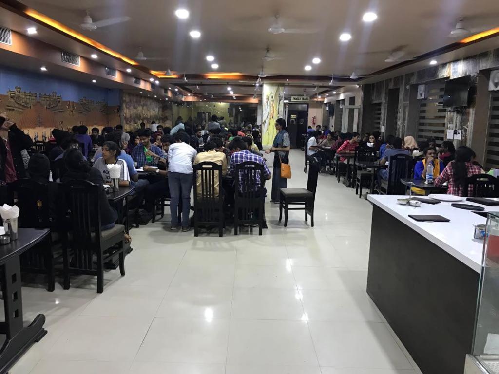 Makrana Raj Hotel Sikar Eksteriør billede